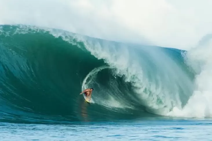 Surfing di Nias, Destinasi Tahun Baru yang Berbeda di Sumatra
