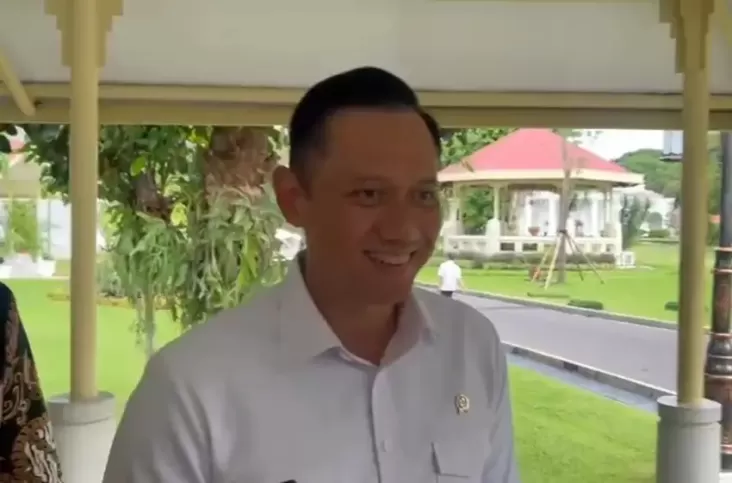 Tersebar Foto AHY Tersenyum Saat Ditanya Kemungkinan Jokowi Bergabung dengan Demokrat Setelah Dikeluarkan dari PDIP