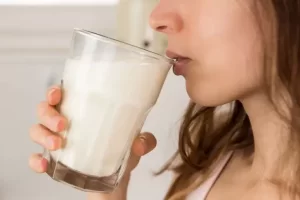 Susu Boleh Dikonsumsi oleh Penderita Asam Lambung? Ini Alasannya!