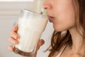 Terlalu Sering Minum Susu Mentah Berpotensi Sebabkan Flu Babi!