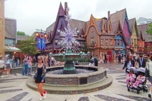 Hong Kong Disneyland Menyambut Musim Dingin: Nikmati Kebersamaan dengan Anna dan Elsa di World of Frozen