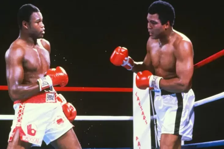Kisah Tragis Larry Holmes, Petinju Legendaris yang Dihajar Dengan Kejam