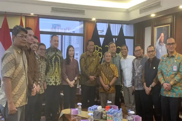 "Angela dan Pemimpin Redaksi iNews Media Group Temui Menteri Hukum, Ada Apa?"