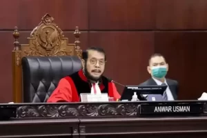 Kejadian Mengejutkan: Anwar Usman Dirawat di Rumah Sakit Setelah Terjatuh Saat Berjalan, Begini Kabar Terbaru dari Paman Gibran