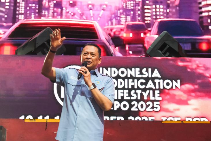 "Batik Hokokai Meriahkan Osaka Auto Messe, IMX 2025 Siapkan Rencana Tur ke Indonesia"