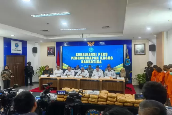 "Operasi Gabungan Bea Cukai dan BNN Berakhir Sukses, Penyelundupan Narkoba dengan Cara Ditelan Terbongkar, 7 Orang Terjaring Razia"