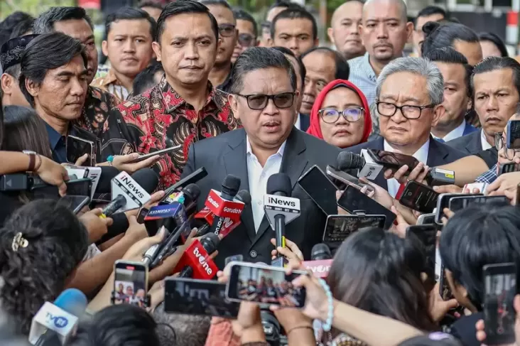 "12 Pengacara dan Hasto Kristiyanto Bergabung untuk Menghadapi KPK di Sidang Praperadilan"