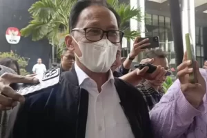 “Hakim MK Ridwan Mansyur Diperiksa oleh KPK sebagai Saksi”