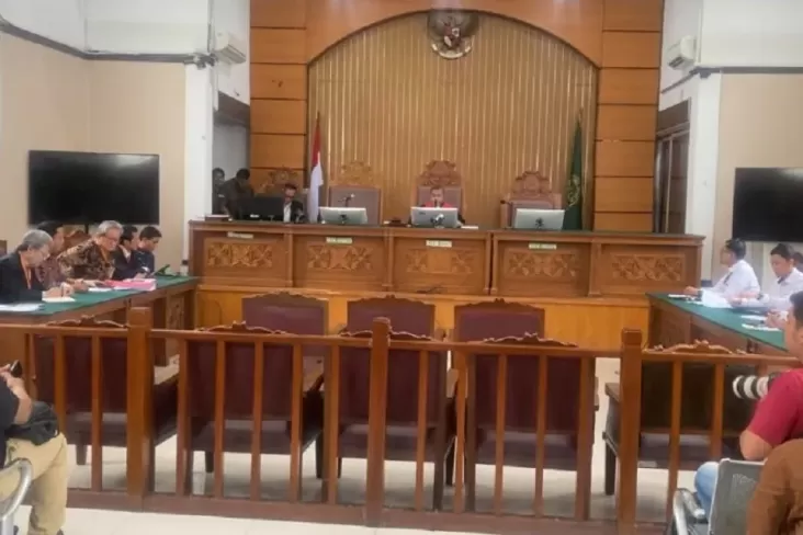 "Tim Hasto Kristiyanto Ungkap Bukti Kuat Terkait Keterlibatan Uskup Agung dan Jokowi dalam Kasus Permohonan Praperadilan"