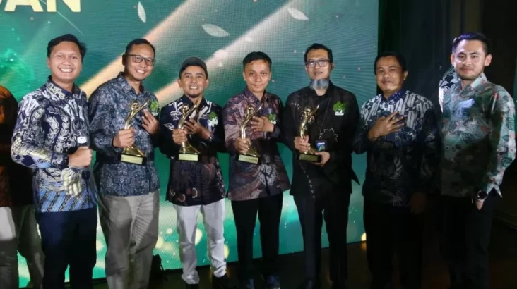 "Ini Dia! 4 PROPER Emas Raih Terobosan Lingkungan dan Sosial di Indonesia Timur!"