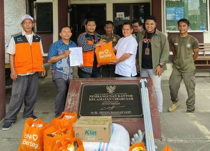 BNI Berikan Bantuan Sembako dan Alat Kebersihan untuk Korban Banjir di Bekasi