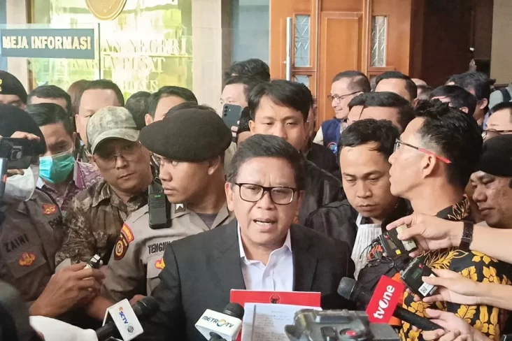 "Rahasia Terungkap! Hasto Ungkap Operasi 5 M dalam Kasusnya, Penasaran?"
