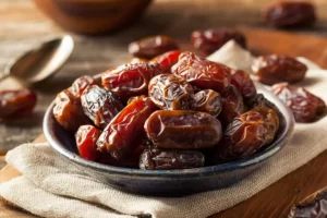 “Kurma Alami vs. Kurma Gula: Siapa yang Menang dalam Perang Manis di Meja Takjil?”