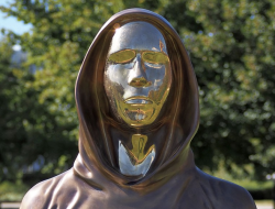 Harga Bitcoin Anjlok, Kekayaan Pendirinya Hilang Rp714 Triliun