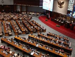 MK Tolak Gugatan Rakyat, Bisa Copot Anggota DPR dan Tangani Bencana