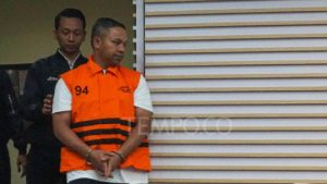 KPK Cari Bukti di Kantor Gubernur Riau