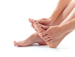 5 Alasan Kaki Sakit pada Wanita, Tanda Kaki Butuh Perawatan!