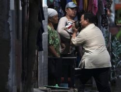 Kunjungan Maraton Tiga Provinsi, Prabowo Pantau Kerusakan Infrastruktur dan Temui Pengungsi