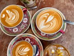 Oat Milk di Kedai Kopi: Pilihan Sehat atau Simbol Status?