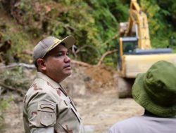 Bupati Pakpak Bharat Tinjau Langsung Lokasi Longsor Jalan Lagan-Pagindar