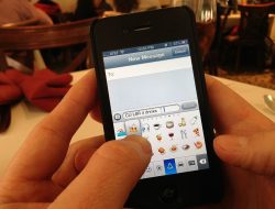Berbeda dari Emotikon, Ini Sejarah Emoji yang Mengubah Dunia Digital