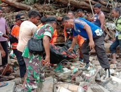 Fitri Menemukan Orangtuanya Tewas Berpelukan Akibat Bencana Alam di Tapteng