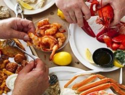 Daftar 5 Resto Seafood Enak Pangandaran dengan Porsi Besar untuk Makan Bersama