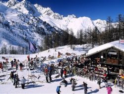 Puluhan tewas, ratusan luka akibat kebakaran hebat di resor ski Swiss