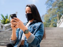 Jika Anda Selalu Menggunakan Pelindung Ponsel, Ini 9 Perilaku Unik yang Muncul Menurut Psikologi