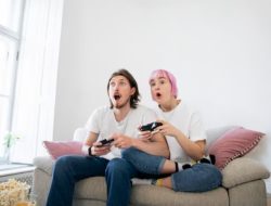 Mengapa Anda Suka Duduk di Bilik Daripada Meja? Ini 7 Ciri Kepribadian Unik Menurut Psikologi