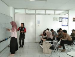 Membaca Tugas Mahasiswa