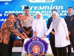 Gubernur Khofifah Buka Fasilitas SMAN Taruna Madani
