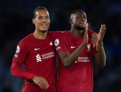 Resmi! Liverpool Rekrut Bek Rennes Gantikan Van Dijk-Konate