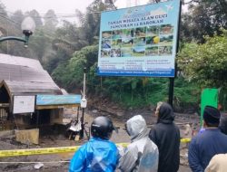 Banjir Bandang Guci Tegal: 3 Panas dan 3 Jembatan Rusak, Garis Polisi Dipasang