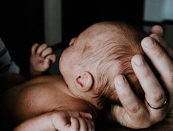 Lingkar Kepala Bayi 0-12 Bulan yang Sehat