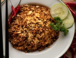 Nasi goreng paling enak, viral, dan unik di Jakarta, dari gerobak legendaris hingga bumbu Padang