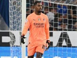 Saat kontrak Mike Maignan diperpanjang, AC Milan diincar Roma lepas Christopher Nkunku