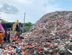Mencari Nafkah di TPA Parit Enam, Pemulung Berjuang untuk Keluarga