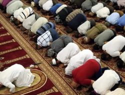 Bacaan Shalat Tarawih 20 Rakaat dan Witir 3 Rakaat Lengkap dengan Jawaban Jamaah dan Doa Akhir Tarawih