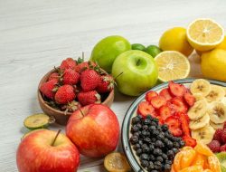 6 cara tahan buah segar, pisahkan buah matang dan mentah