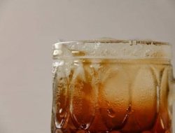 Masalah asam lambung? Bolehkah minum teh saat berbuka?