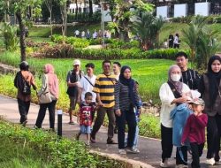 Bersamaan serbu wisata saat Lebaran