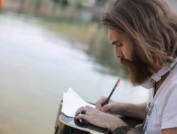 5 MBTI Pria Penulis Jurnal Harian yang Reflektif dan Teratur!