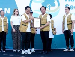 Kuatkan Budaya Bersih, Bupati Adi Arnawa Ajak Korve di Pantai Munggu
