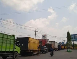 Jalan Lintas Muara Bulian Jambi Macet, Ini Penyebabnya