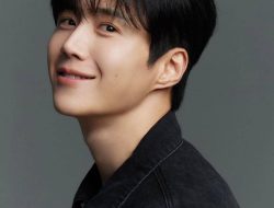 Kim Seon Ho Akan Bintangi Drama God Bless the Assembly Man, Ceritanya Apa?