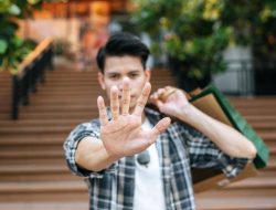 5 Tips Membangun Pertemanan Sehat ala Dr. Tirta
