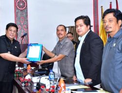 Bupati Samosir Serahkan LKPJ 2025 ke DPRD