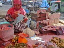 Lonjakan Harga Plastik Rp80 Ribu, Pedagang Bengkulu Kesulitan