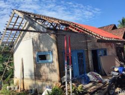 Praktik Bidan Warnengsih di Bantardawa Ciamis Rusak Diterjang Angin